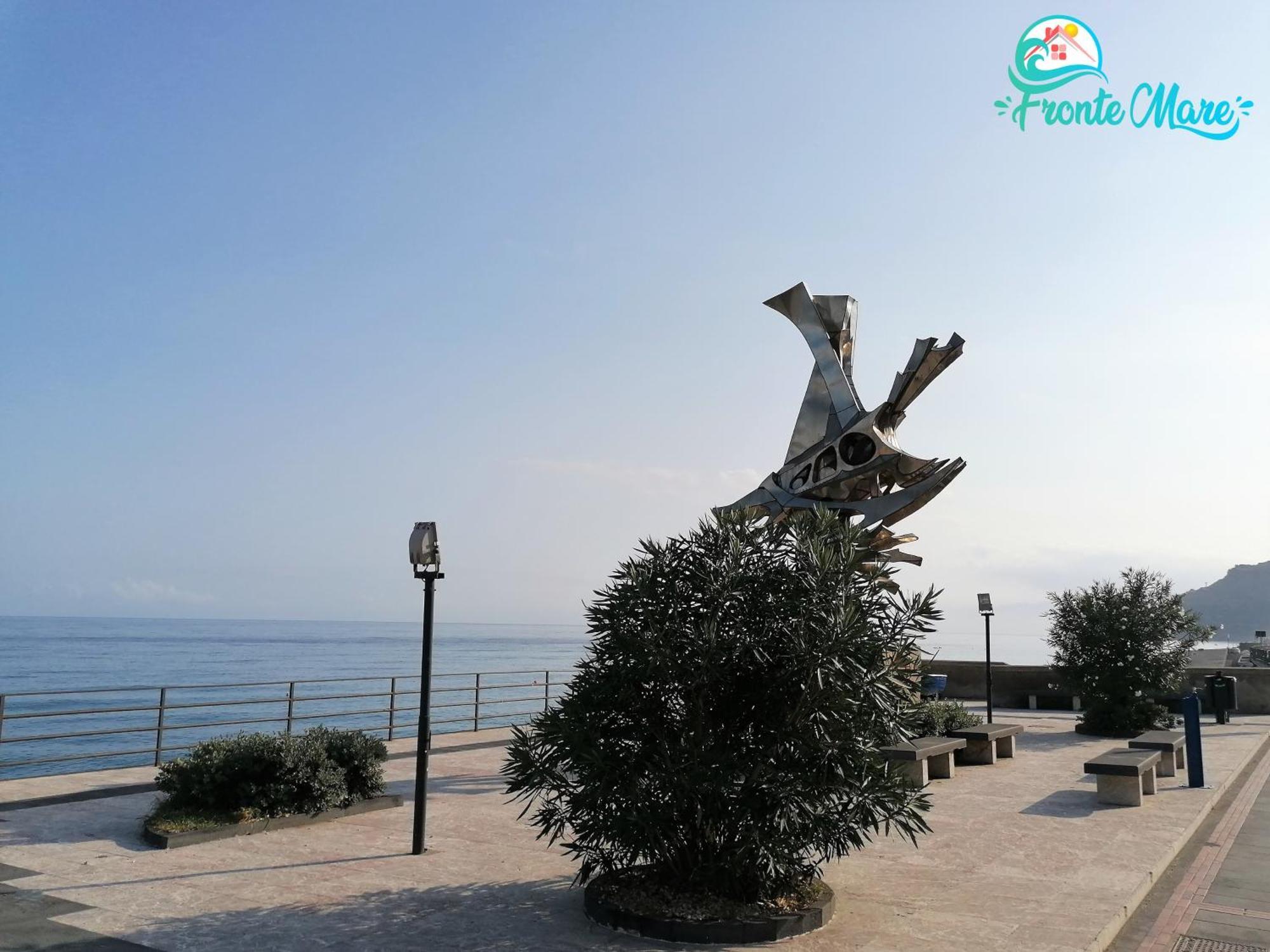 Вілла Casa Fronte Mare Санта-Тереза-ді-Рива Екстер'єр фото
