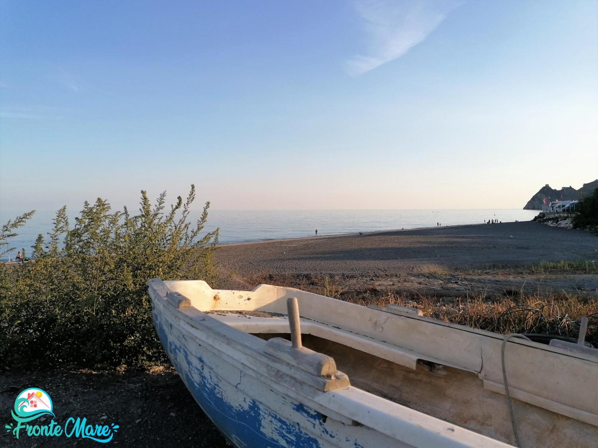 Вілла Casa Fronte Mare Санта-Тереза-ді-Рива Екстер'єр фото