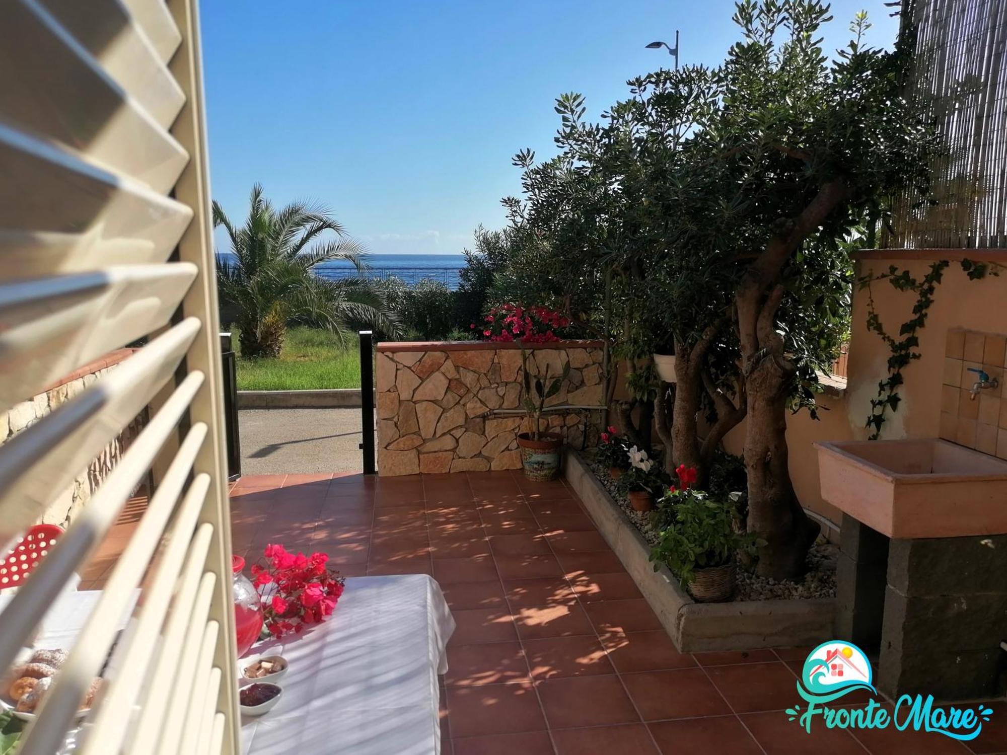 Вілла Casa Fronte Mare Санта-Тереза-ді-Рива Екстер'єр фото