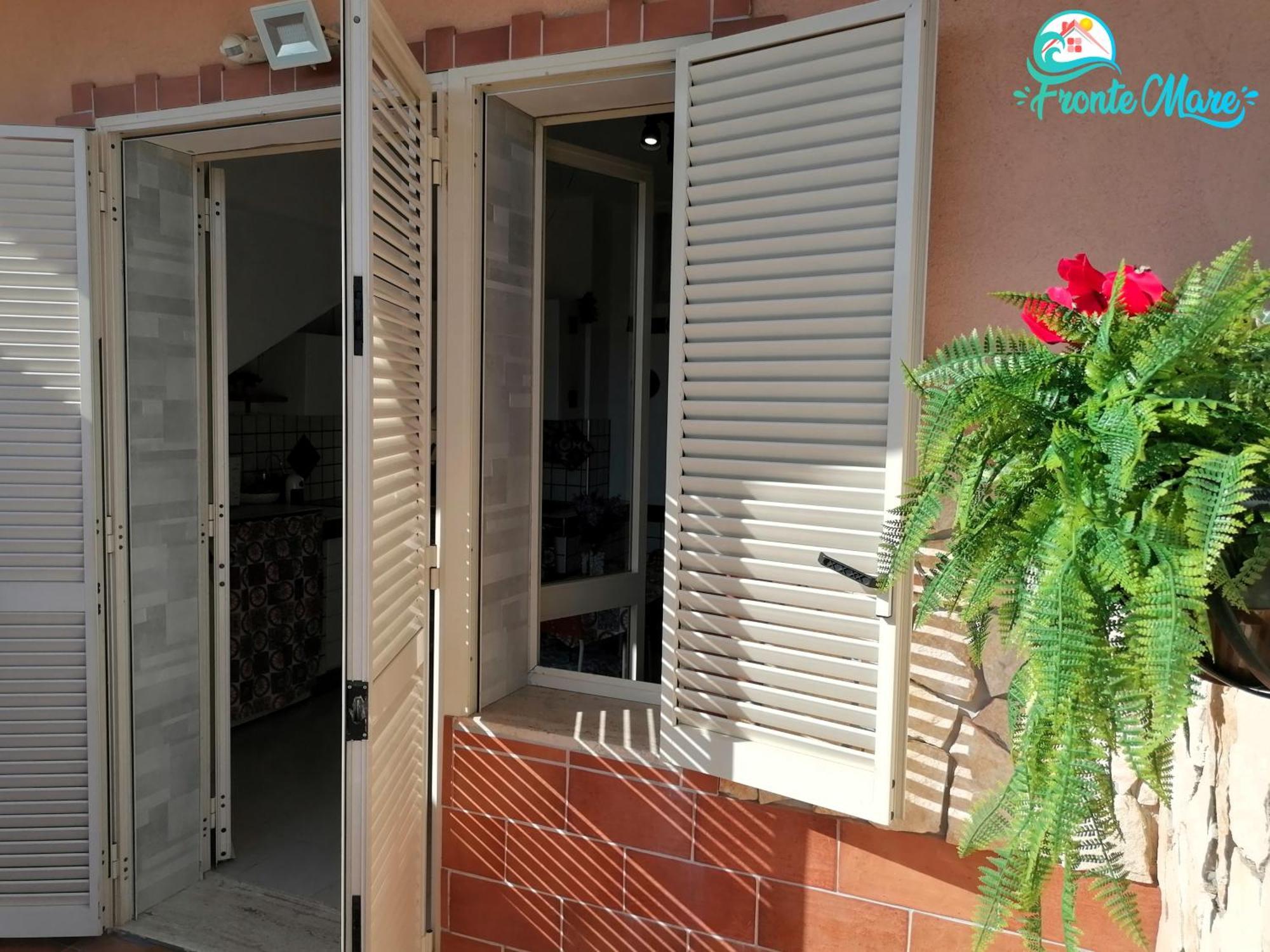 Вілла Casa Fronte Mare Санта-Тереза-ді-Рива Екстер'єр фото